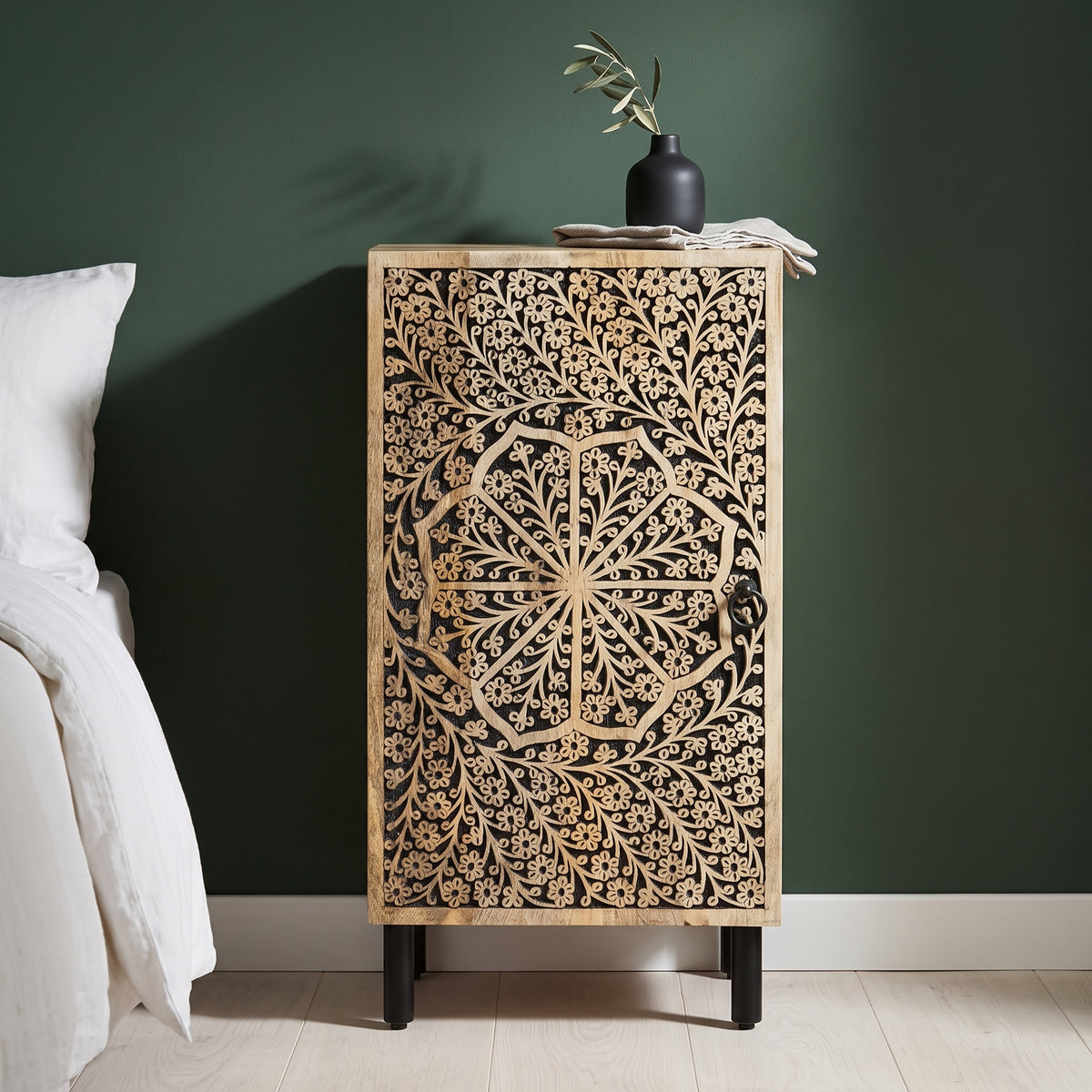 Armoire Étroite à Rosace Sculptée à la main en bois de manguier – photo 5