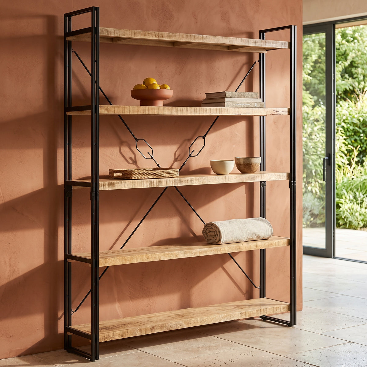 Bibliothèque industrielle à croisillons en manguier – 140 x 30 x 180 cm