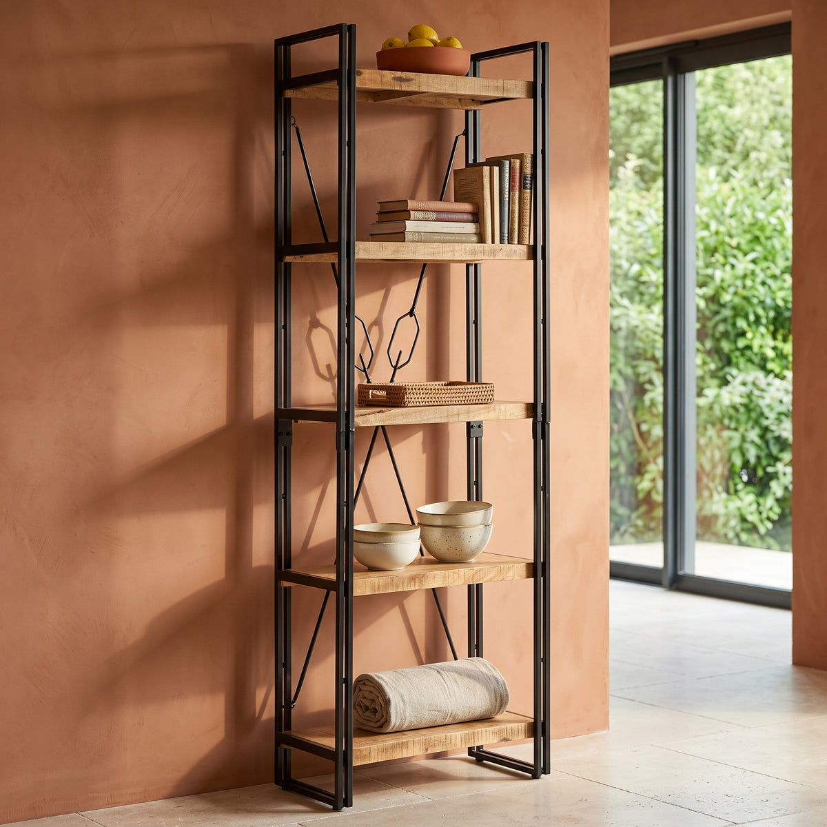 Bibliothèque industrielle à croisillons en manguier – 60 x 30 x 180 cm