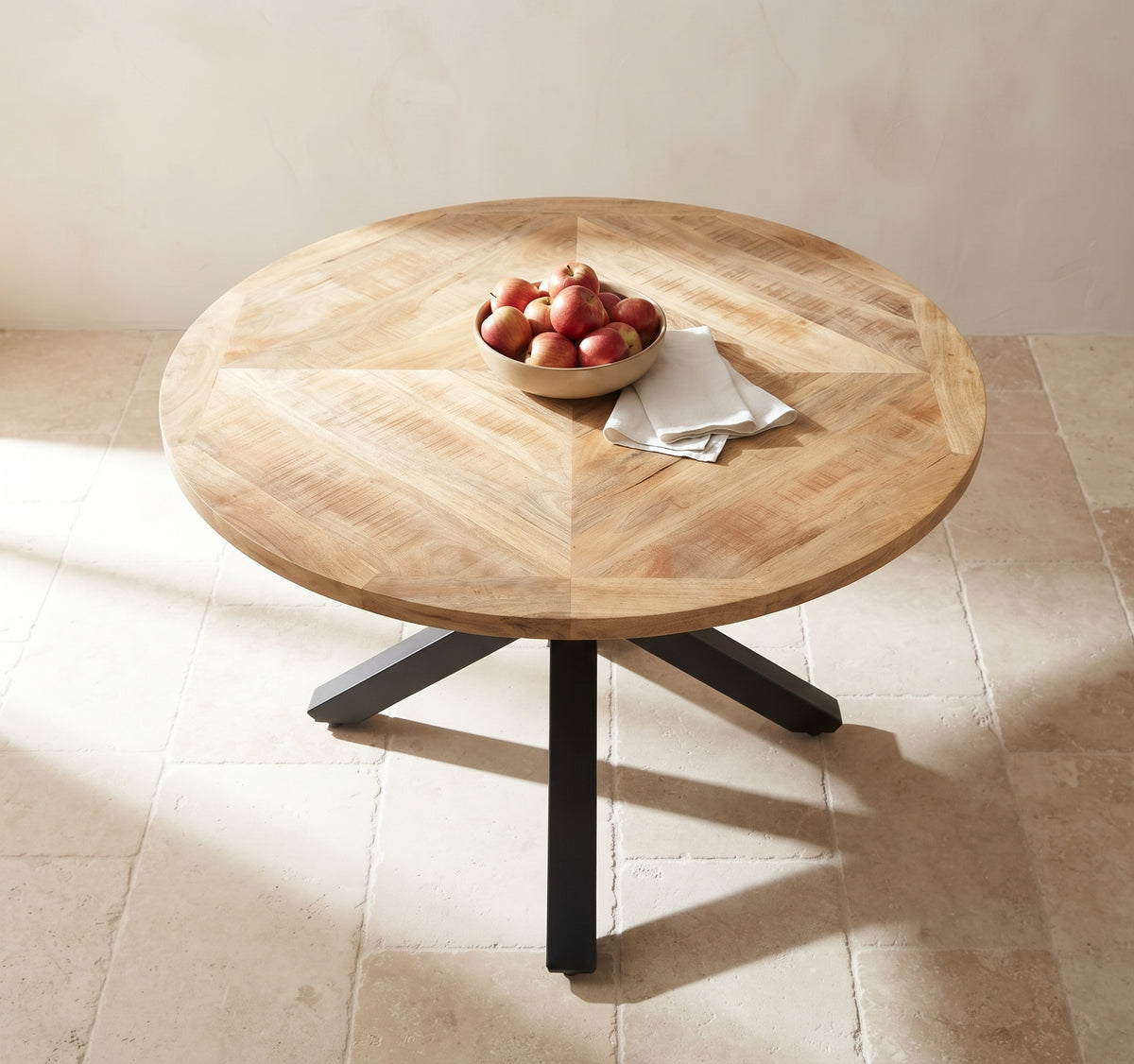 Table ronde à pied étoile – Manguier massif – 110 x 75 cm