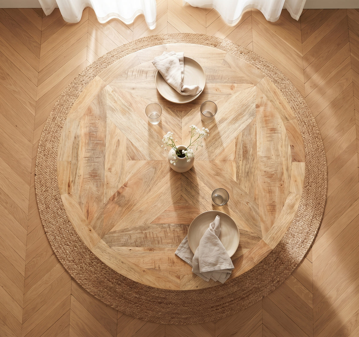 Table ronde à pied étoile – Manguier brut massif – 110 x 75 cm